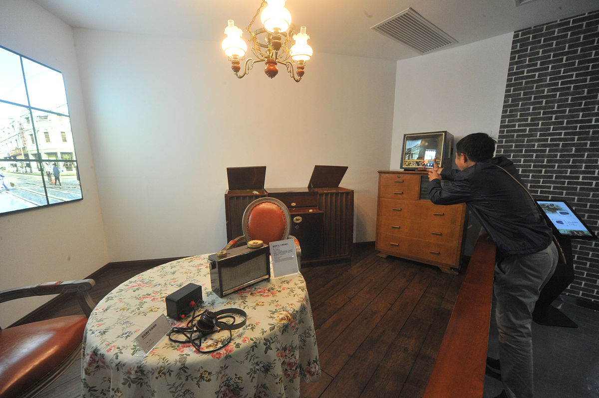 单选题：全面建设社会主义现代化国家的首要任务是什么？