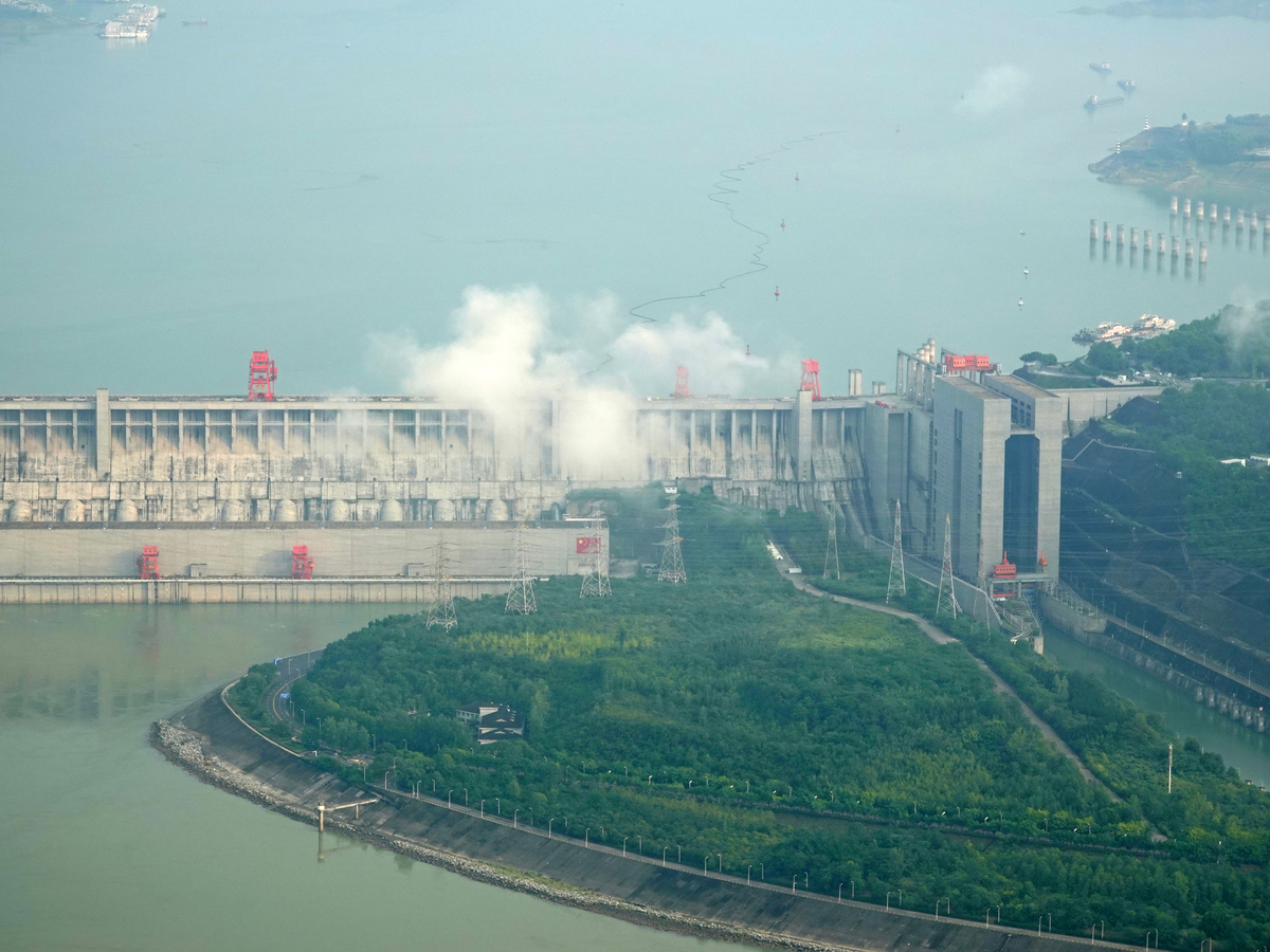 白鹤滩水电站跟三峡的关系