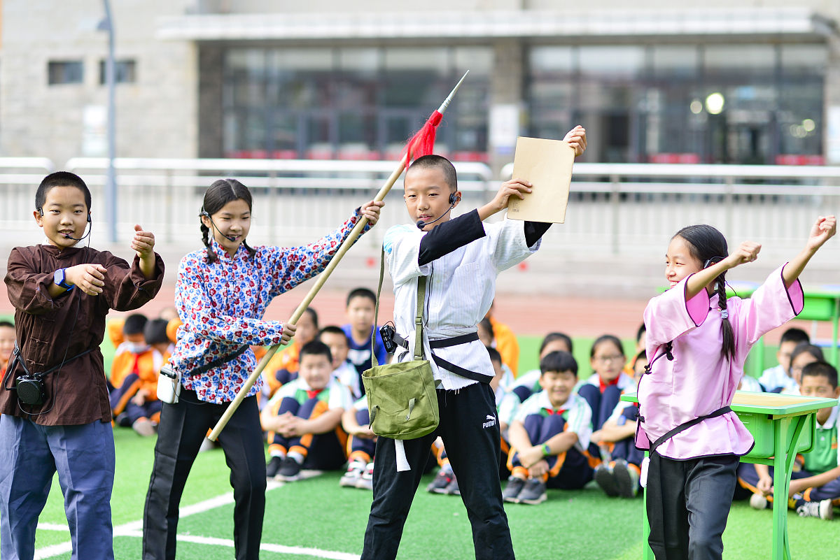 幼儿园400字小英雄雨来故事：勇敢抗洪，重建家园
