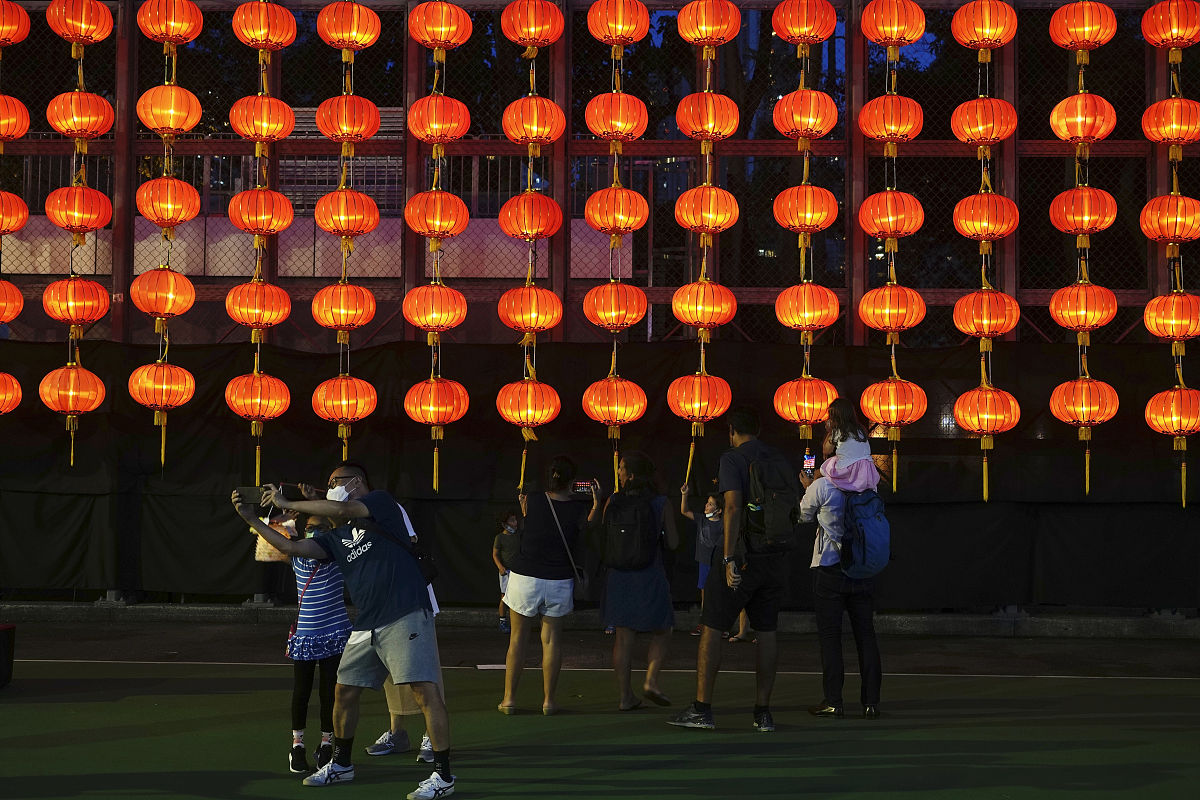 请帮我整理一套湘少版六年级上册Unit 4 The Mid-autumn Festival is coming 的单元整体教学设计。 需要包括单元总体教学设计和三个课时的分教学设计要有教学目标、重点难点、教学方法和具体的教学过程等