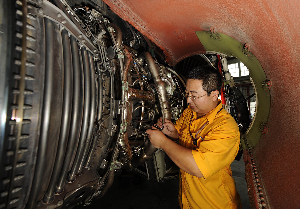 成都市华商理工职业学校飞机发动机维修与维护专
