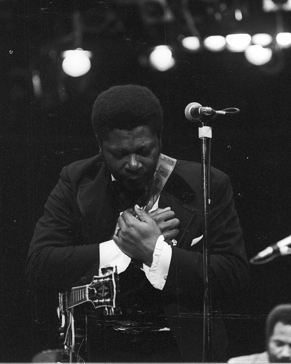 circa 1975: blues musician bb king performs onstage with his 'lu
