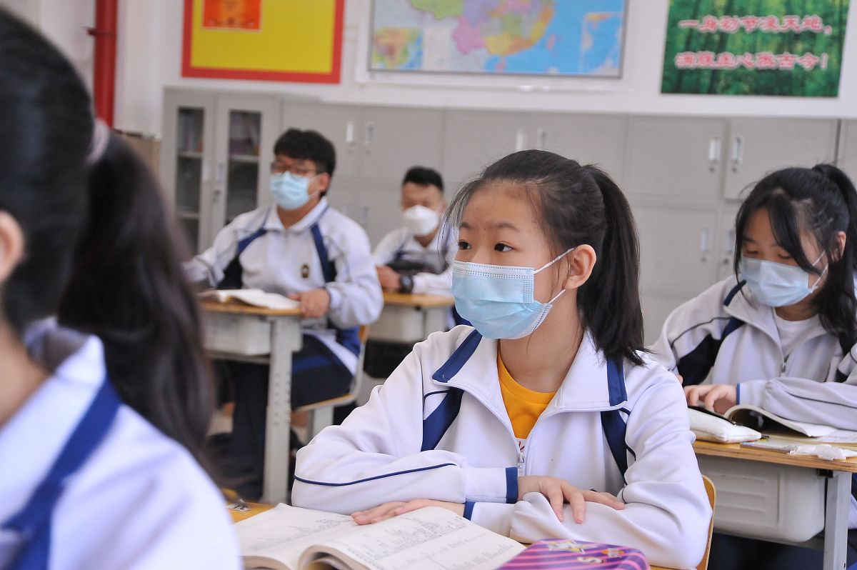 初中生近视300度还能报考航空学校吗？