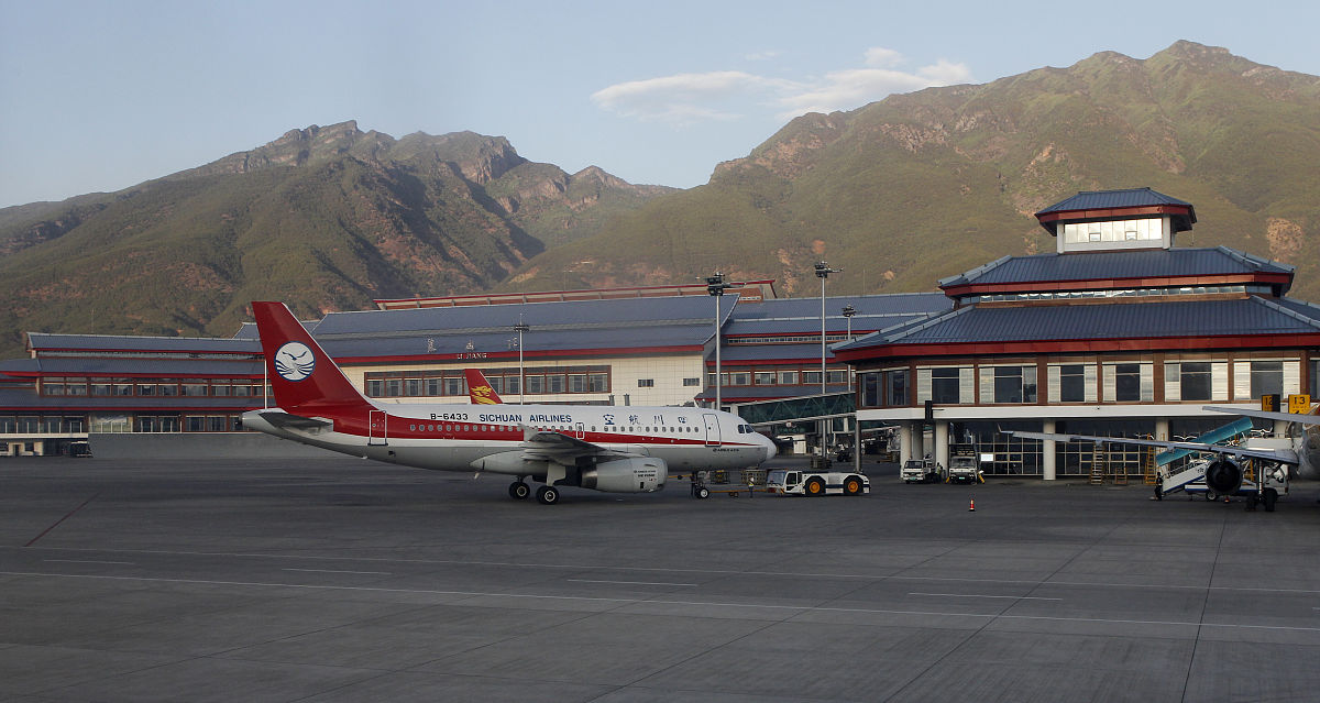 云南航空经济管理学校费用多少
