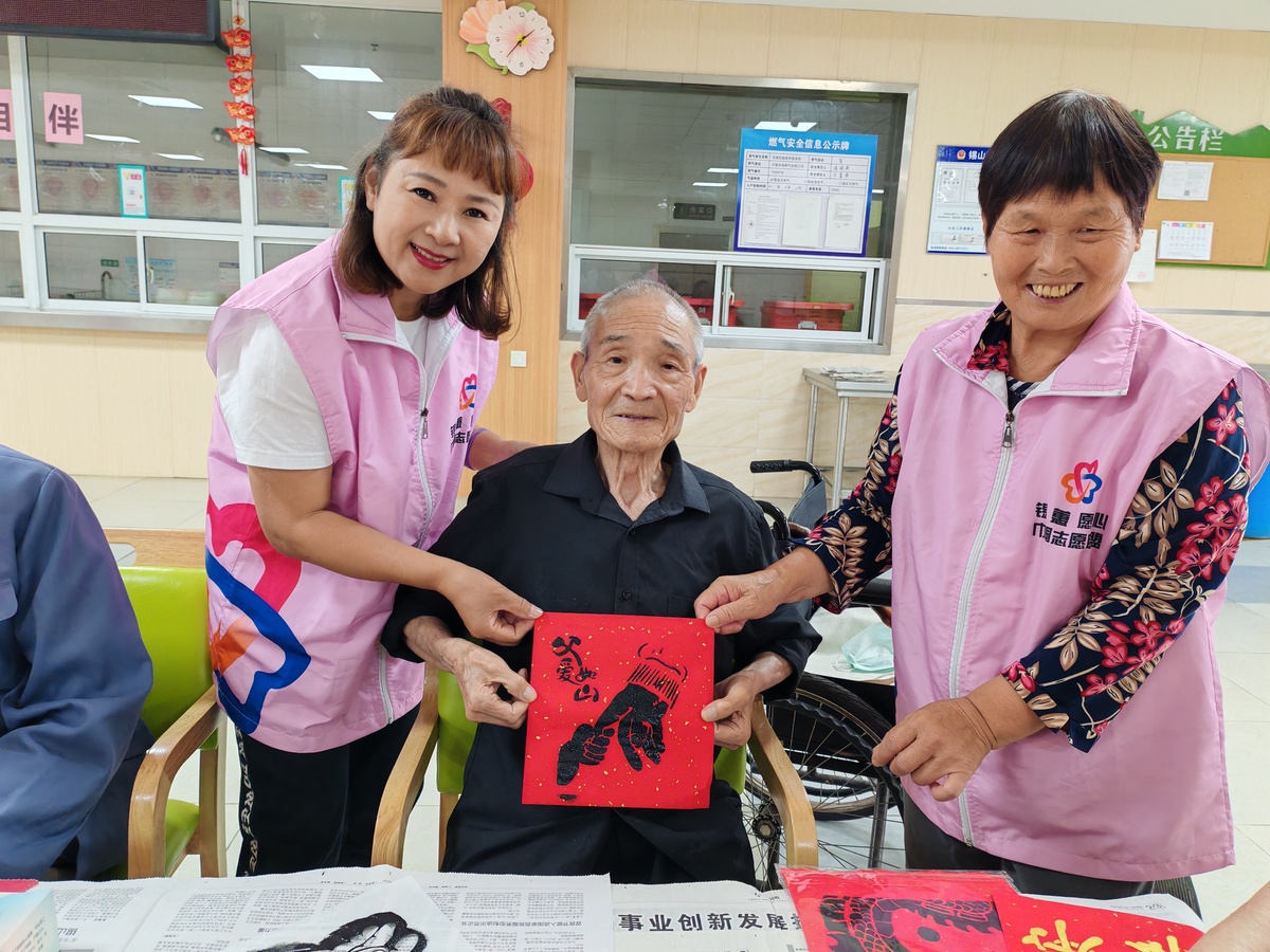 以《我开心了》为题写一件有意义的事用语言、动作、心理和神态描写写出我当时开心时的样子不少于450字一定要把我当时开心的样子写具体描写我开心时样子的段落不少于270字只写一件事事例平常