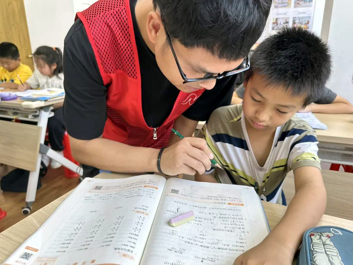 欢迎10年级学生回到学校！