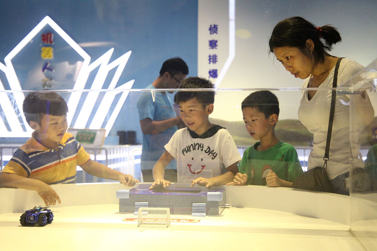 撰写学生科技馆活动感想包括手工及组装四驱车