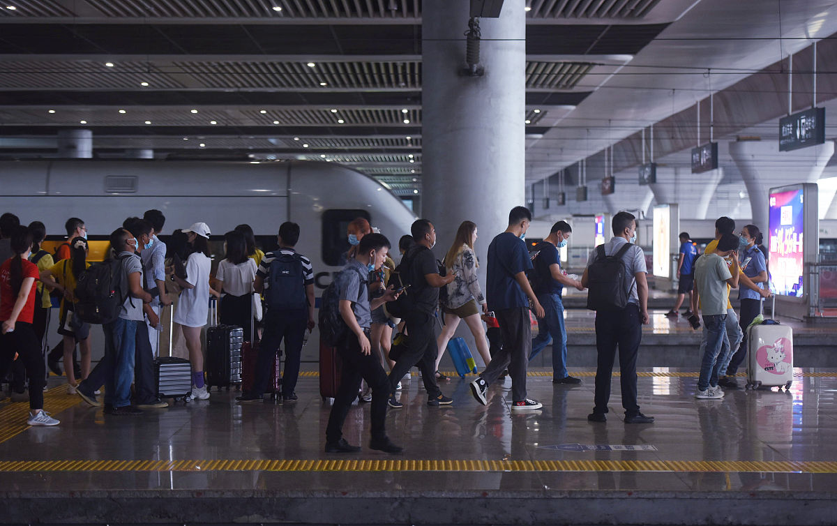 杭州西站夜未央：20个故事，看尽人生百态