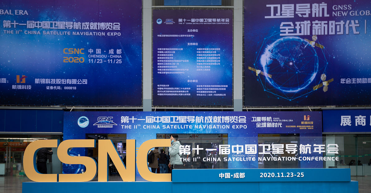 帮我把这段话扩充到500字2022年7月份刚来公司不到一个月的我接触到了协鑫商旅平台项目正好是协鑫这个项目上线的关键时期每天和项目经理加班到两三点对于我这个新人来说特别的自闭加上对于系统不太熟练导致我的工作效率并没有很高。但是随着那几个星期的艰苦时间过去项目成功上线了我也逐渐熟悉了系统对于用户提出的bug和问题我也能在第一时间给予回复