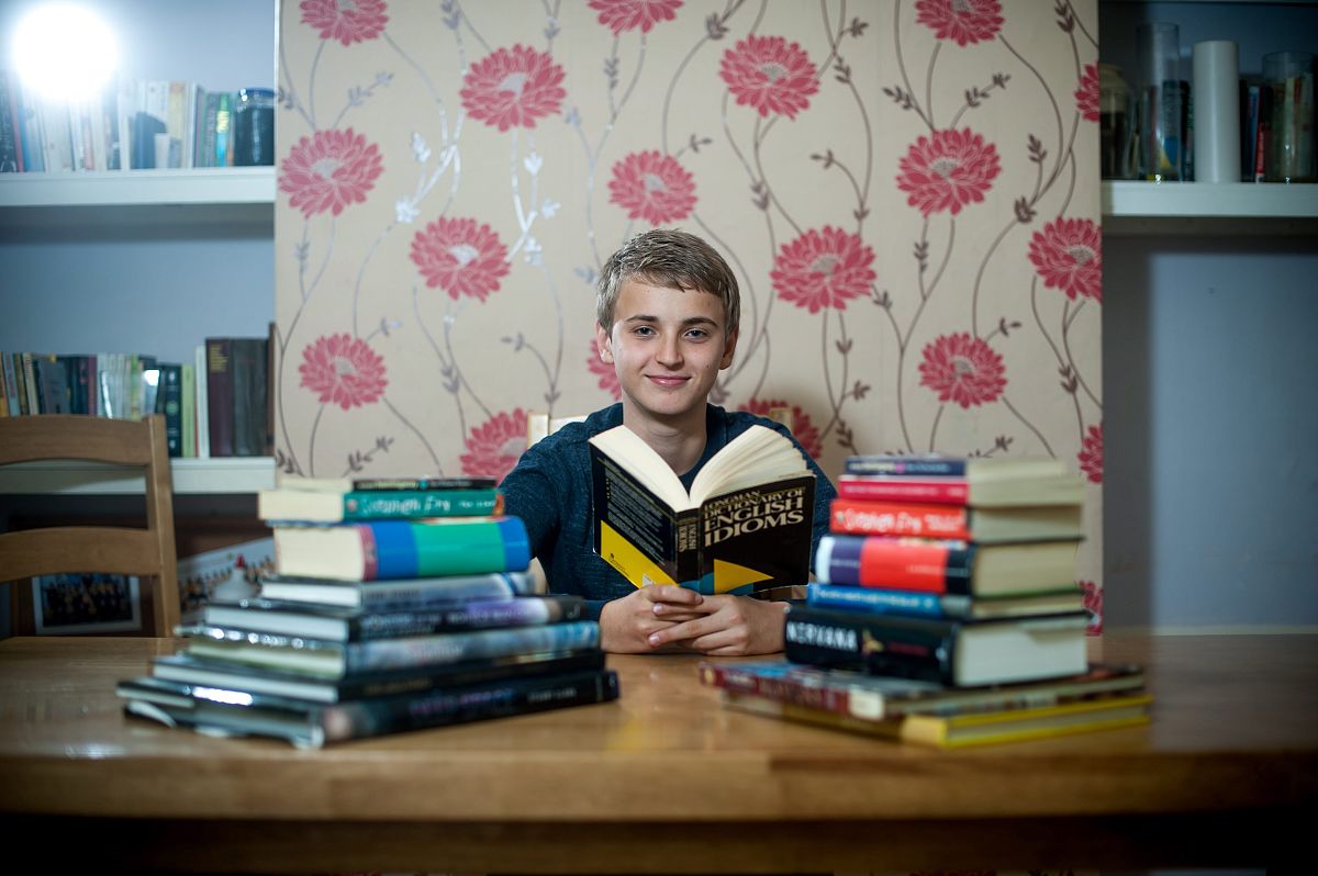 帮我做一个关于你傻吗的视频的文案