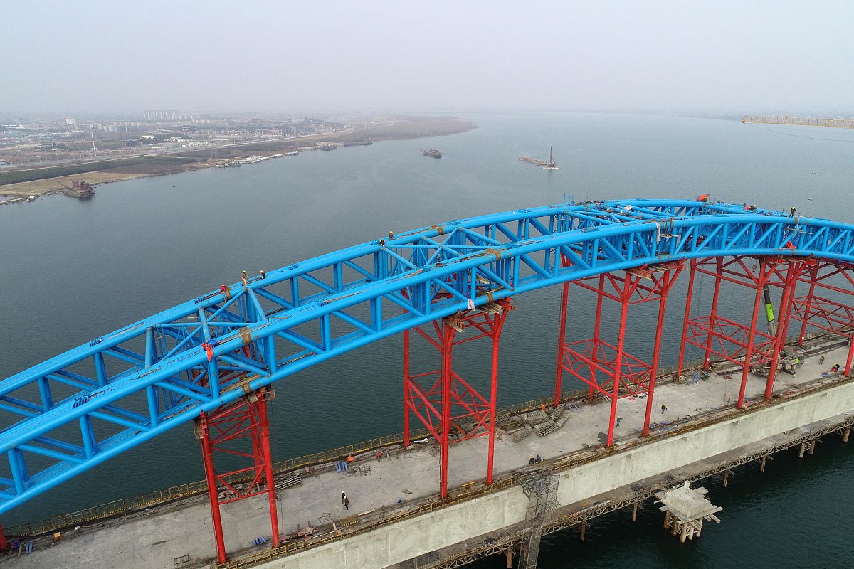 为什么拱式桥梁跨度大要减少弯矩