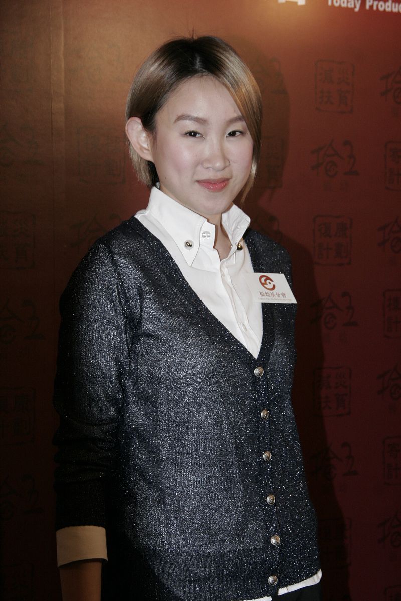 写一篇关于李洁24岁性别：女的个人简介