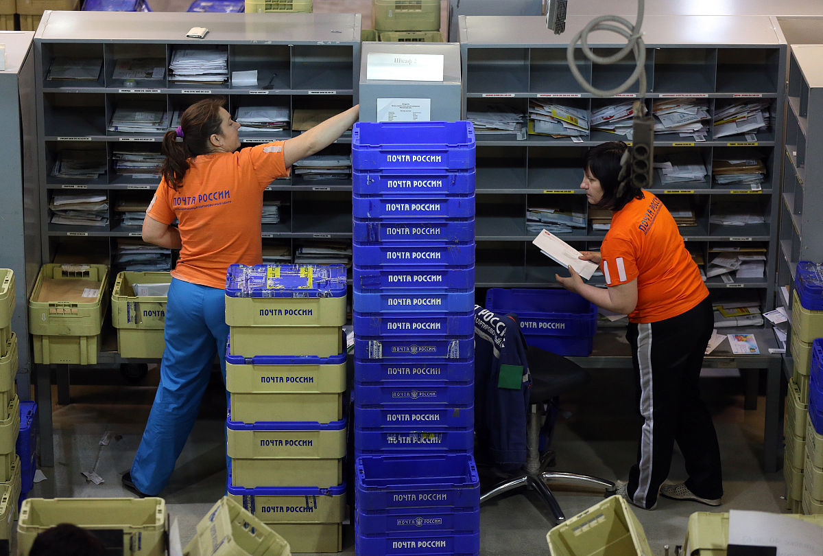 maven打包会把仓库的jar打进去吗