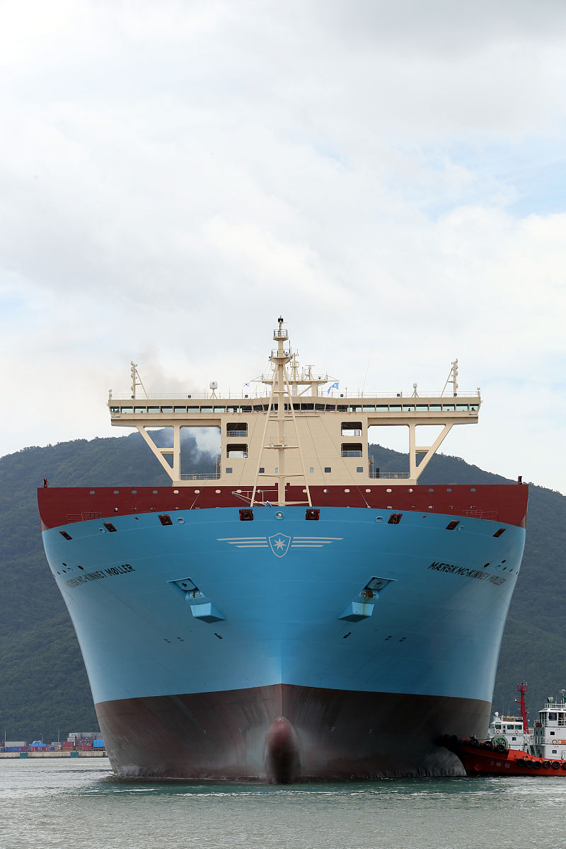 当地时间2013年7月15日,韩国,世界最大集装箱船maersk mc-kinney moll