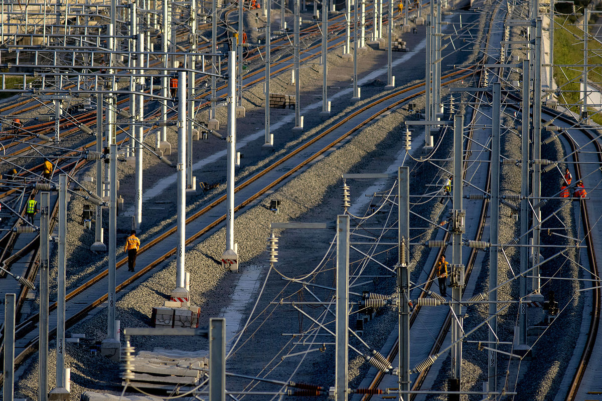 全面铺开的工作，可比喻为什么工程