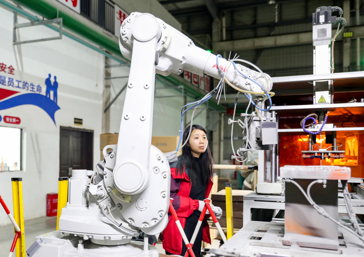 凌晨三点的实验室：荣耀工程师与机器人的900天