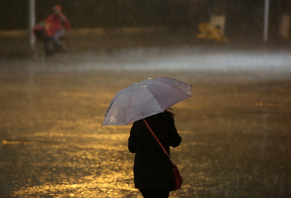 雨天出行，邂逅浪漫：朋友圈文案
