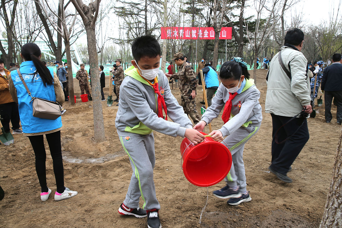 高一学生会副处长竞选发言稿：携手共进，共创美好校园