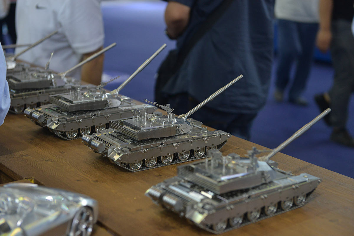 坦克装甲升级：附加弹道装甲模块提升防护能力