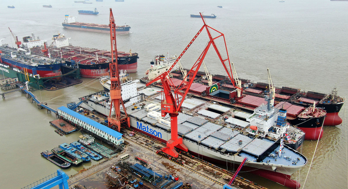 改写通过对船员管理现状的分析及对策的提出从而有效提高船员管理的水平及保障船舶的安全运行为航运业的发展做出积极贡献。