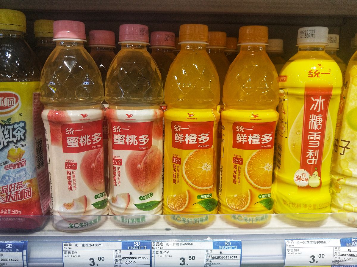 写一个微信朋友圈推文统一鲜橙多统一蜜桃多等果汁饮料为主聚会餐饮多C多漂亮有文采短小精炼