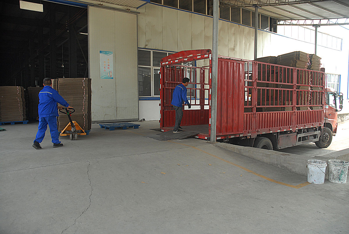 基于激光的双箱防吊起的研究与应用的第一章技术背景800字