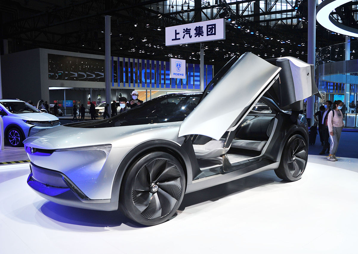 2021年4月21日,2021年上海国际车展当天迎来首个公众日 .尽管恰逢工作