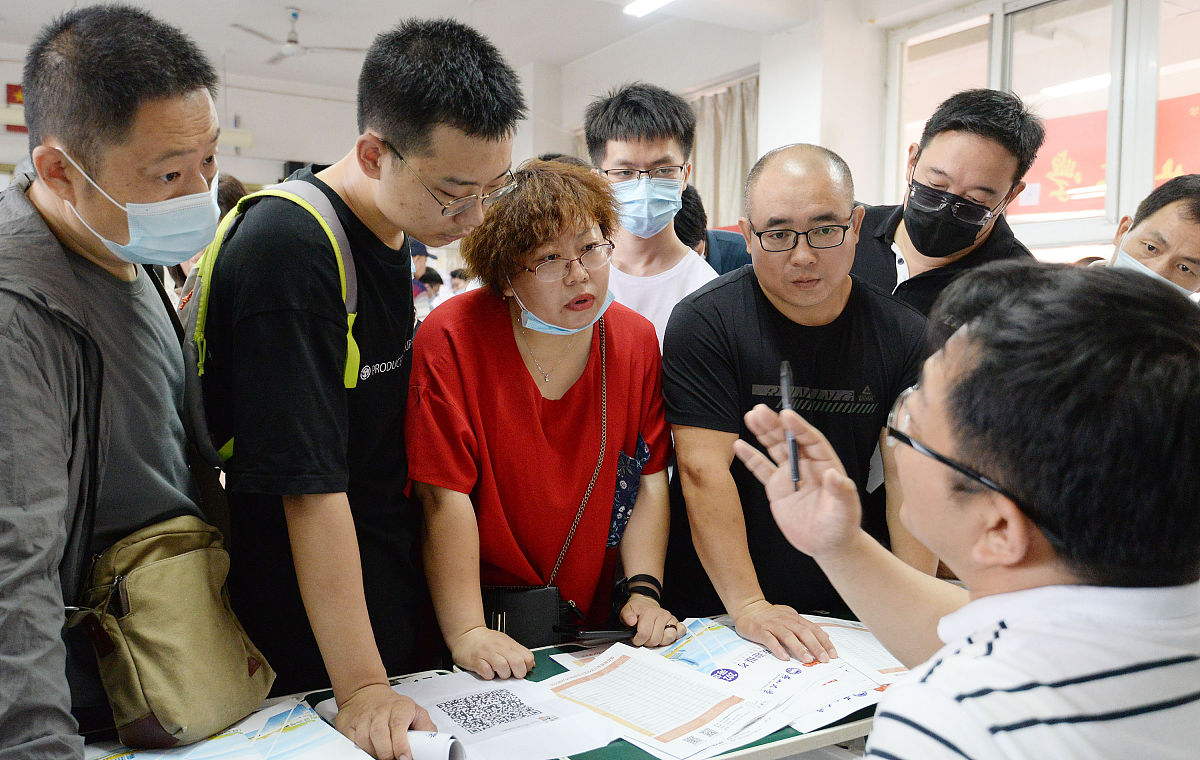 请列出全球-国家-地方理论视域下瑞士高层次技能人才培养研究的研究提纲