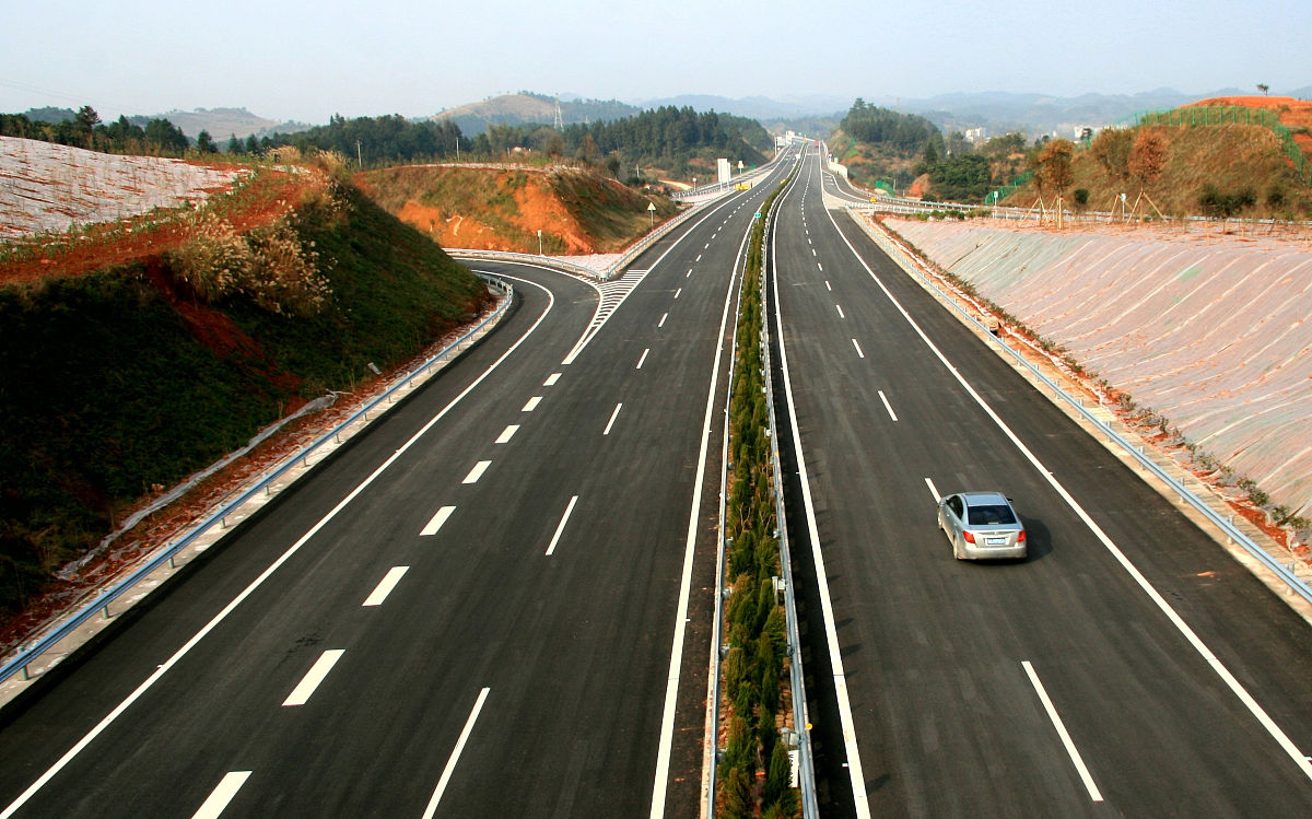 平南至武宣高速公路：广西交通升级，助力区域发展