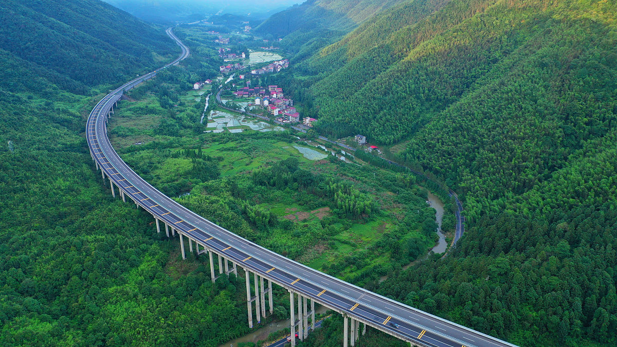 写一篇《中央经济会议重要讲话》读后感