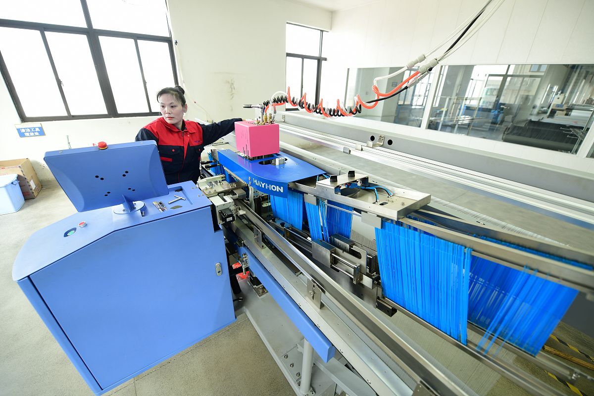 服装厂模板机怎么挂片回答加拓展。