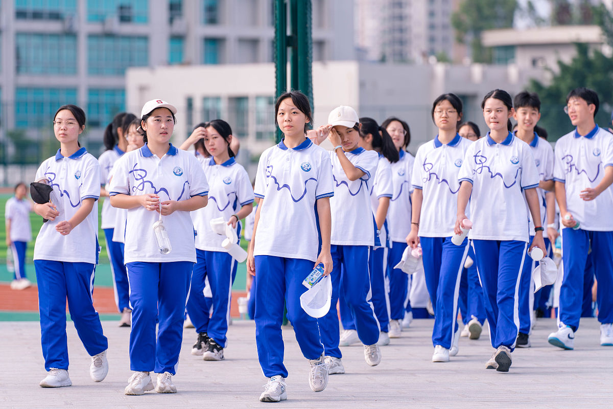 常德中山外语职业学校校服设计：舒适、环保、更贴心