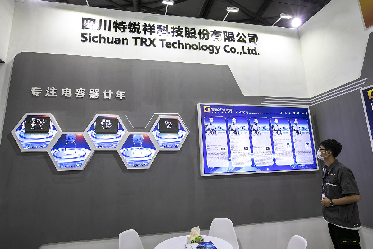 截止2021年底美的集团累计参与制订与修订标准1251项其中国际标准41项、国家标准455项、行业标准260项、地方和团体标准495项。集团共获得超250项国家、省部和市级科学技术奖励其中国家科学技术奖3项基于家电绿色技术研究与应用方面的贡献还荣获联合国环保署颁发的低碳环保领先奖。重新写这段话表达相同的意思但是看起来不一样帮我降重可以加一点你自己的意思