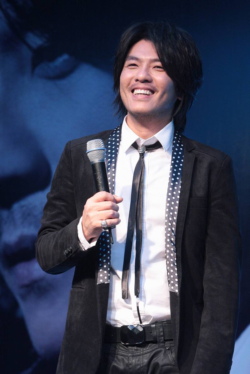 2010年5月6日,北京,蛰伏三年的阿杜带来了他的全新专辑《重新来过》.