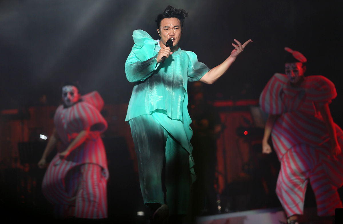 陈奕迅回应'再唱十年'喊话，原因竟是'我恨张学友'？