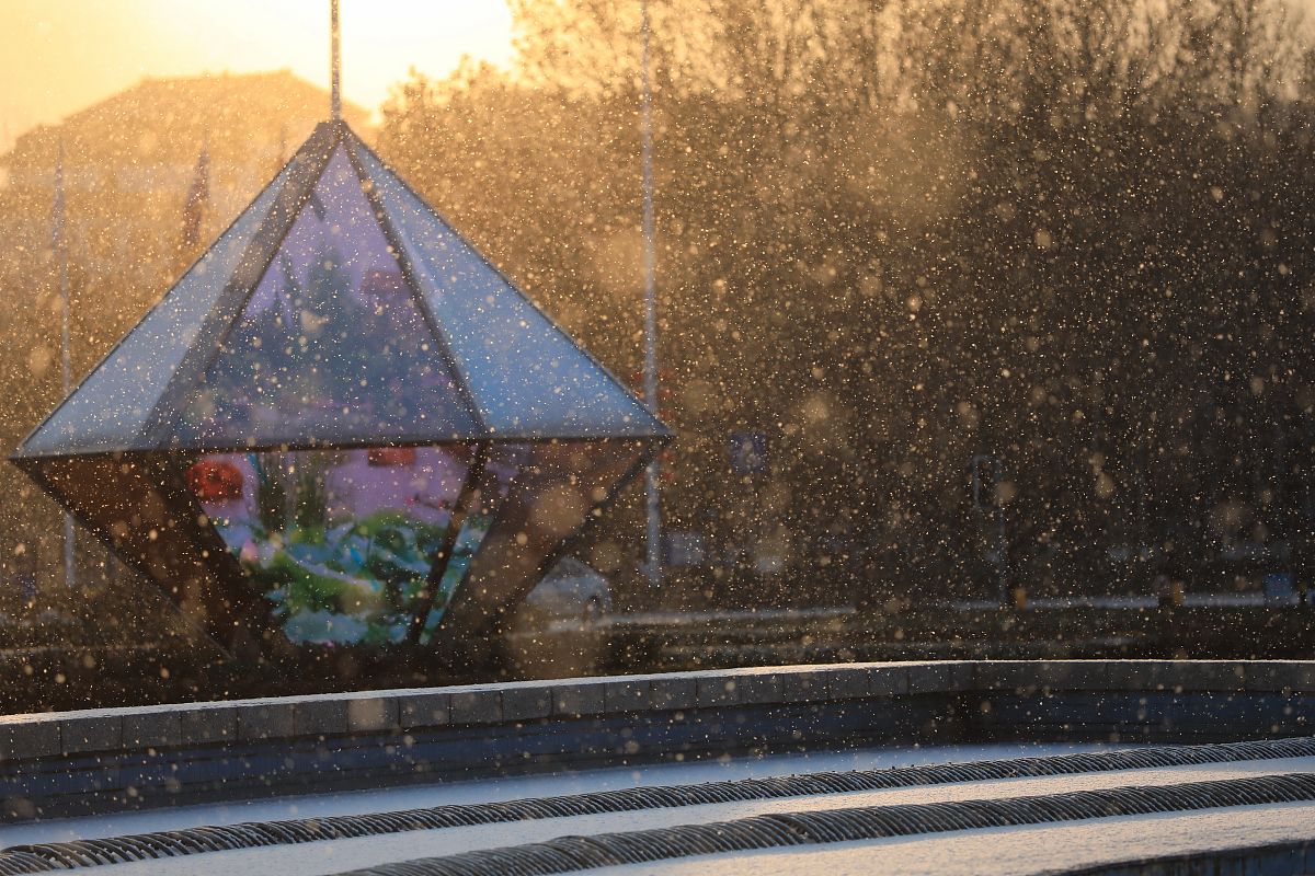 2018年12月28日下午,受寒潮影响,青岛城阳迎来阵雪转晴的天气.13时至1