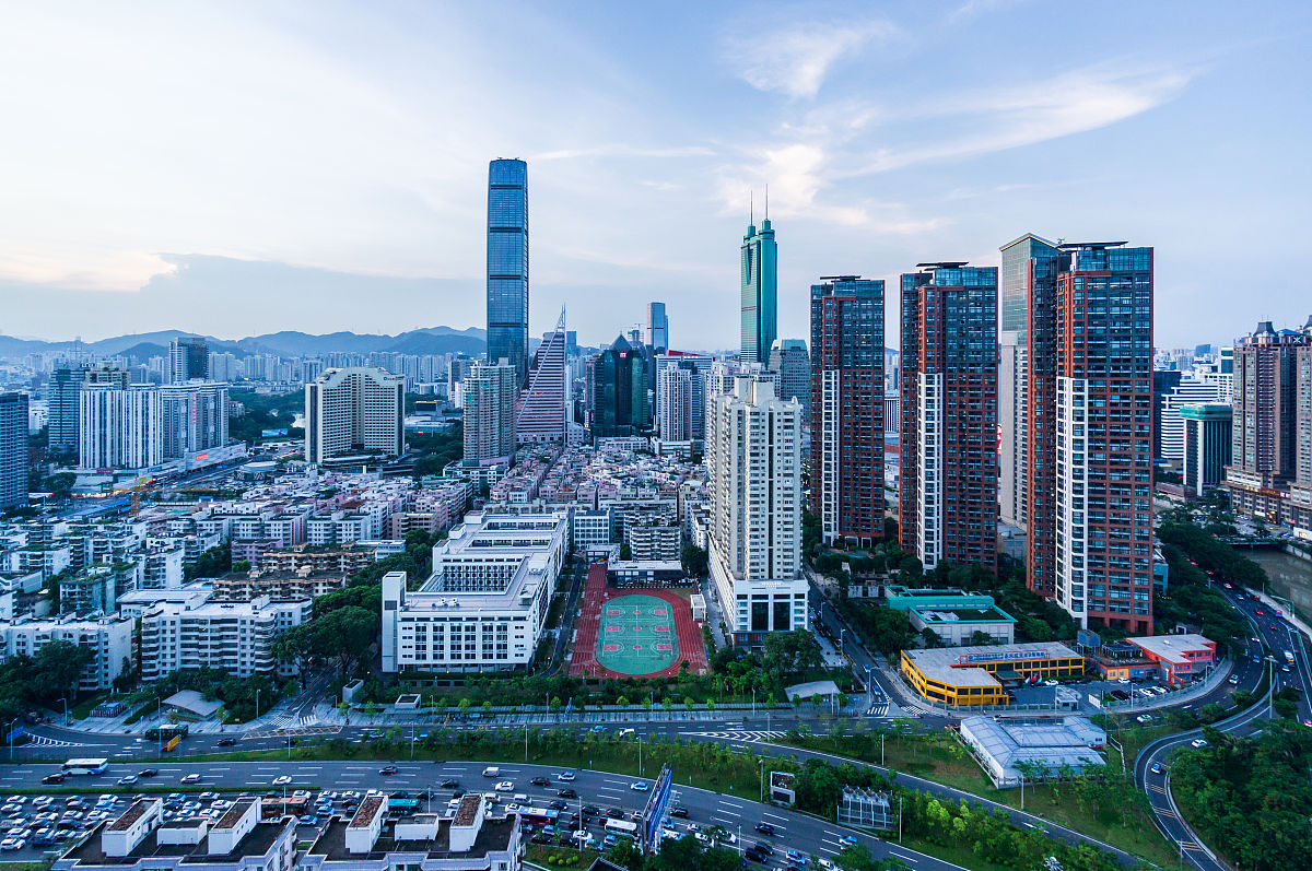 请分析下深圳市罗湖区如何发展数字经济