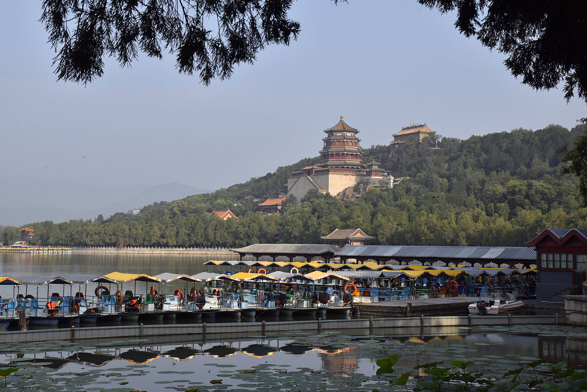 王灵一家的北京之旅 - 探索长城和颐和园