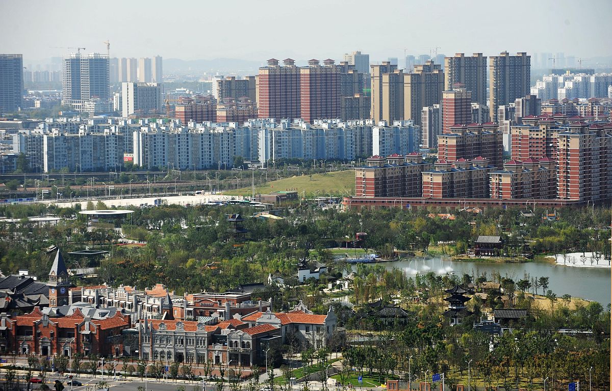 2015年10月27日,武汉市东西湖区,园博园周边楼市住宅.