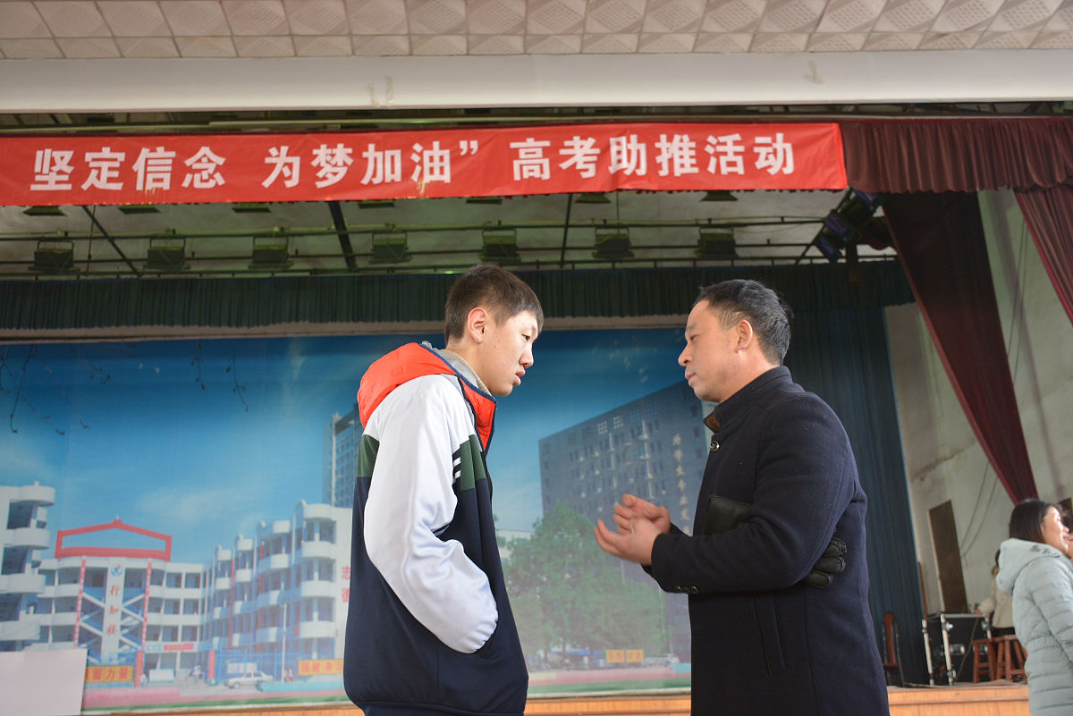 重庆女生读卫校：优势与劣势分析