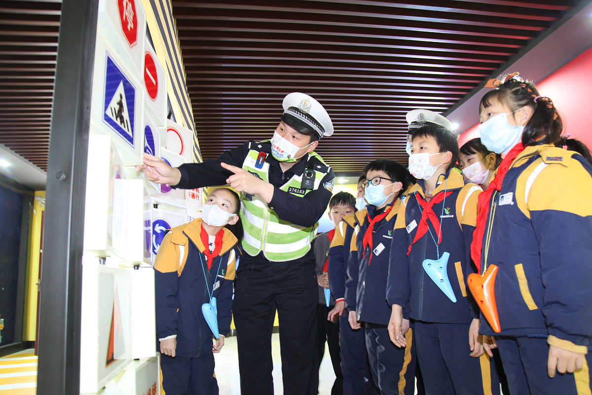 参观交警中队感想