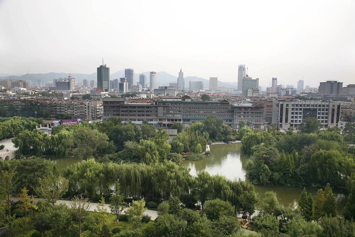 2012年09月15日,山东省济南市,东湖公园是由原大明湖公园扩建而辟出的