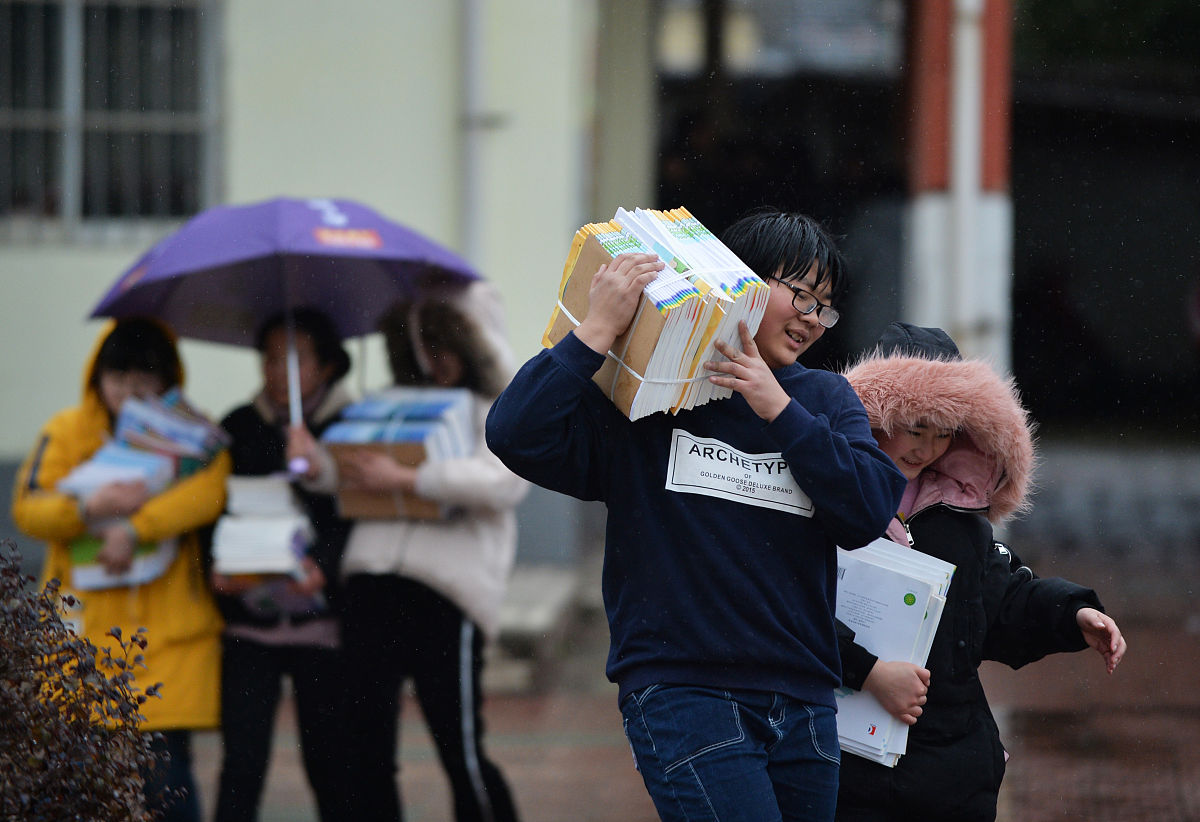 给孙骞同学写一段关于高一下学期结束时的综合评价字数80以内