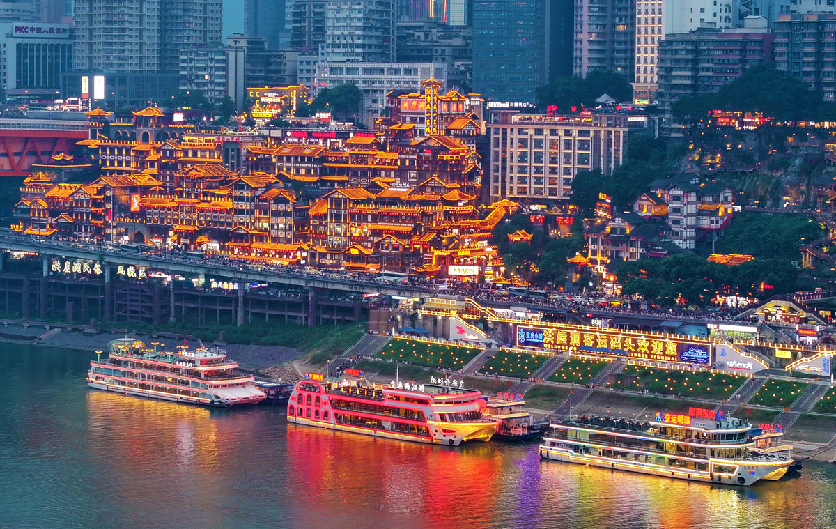 关于洪崖洞的攻略。