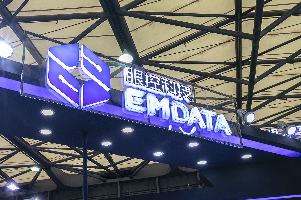 写一段视觉识别排泥系统时间超过1分钟自动弹窗报警的程序的创新点介绍