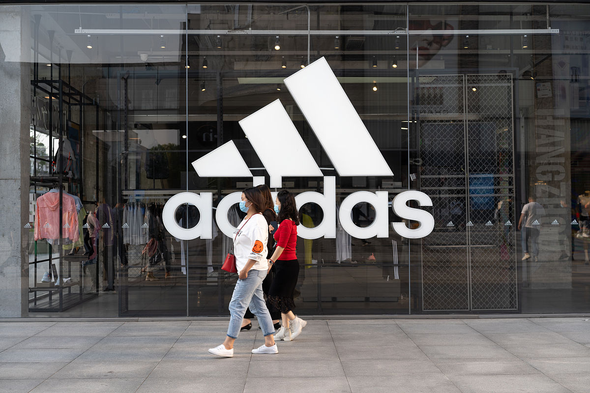 写一个关于服装店抖音文案