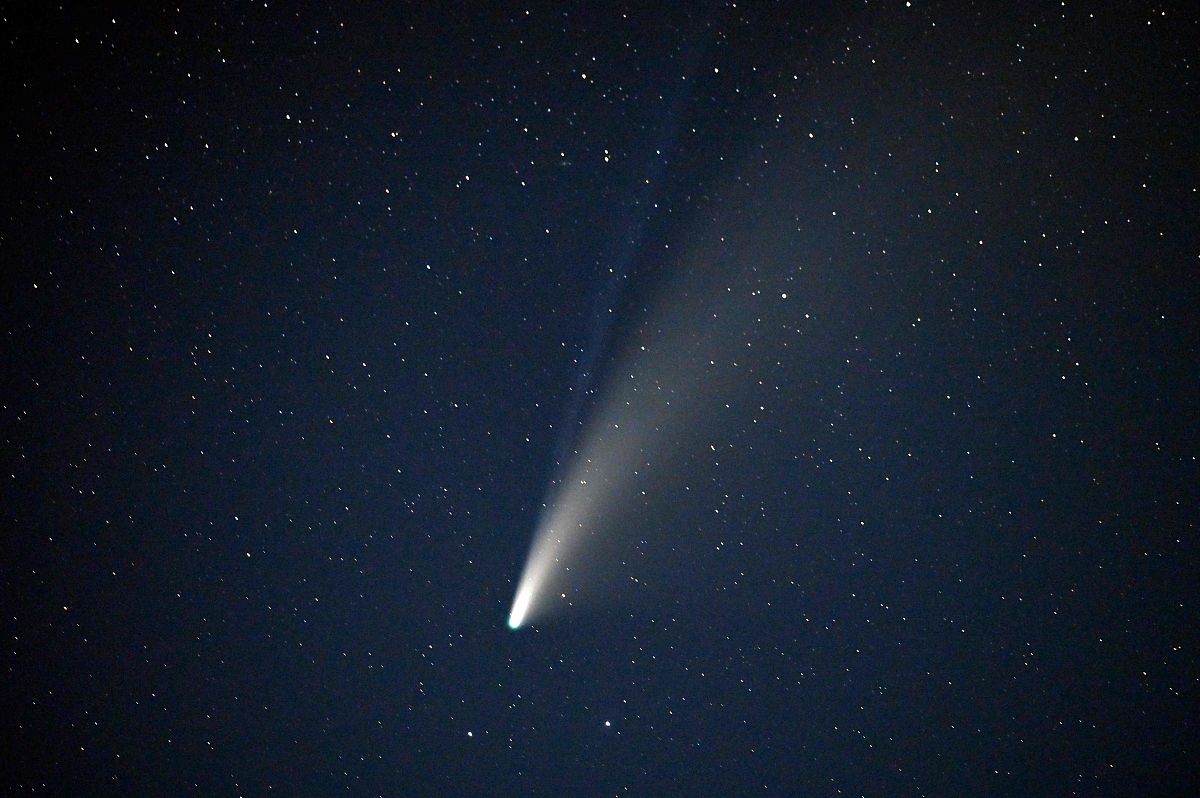 当地时间2020年7月18日,美国内华达州夜空出现neowise彗星.the comet 
