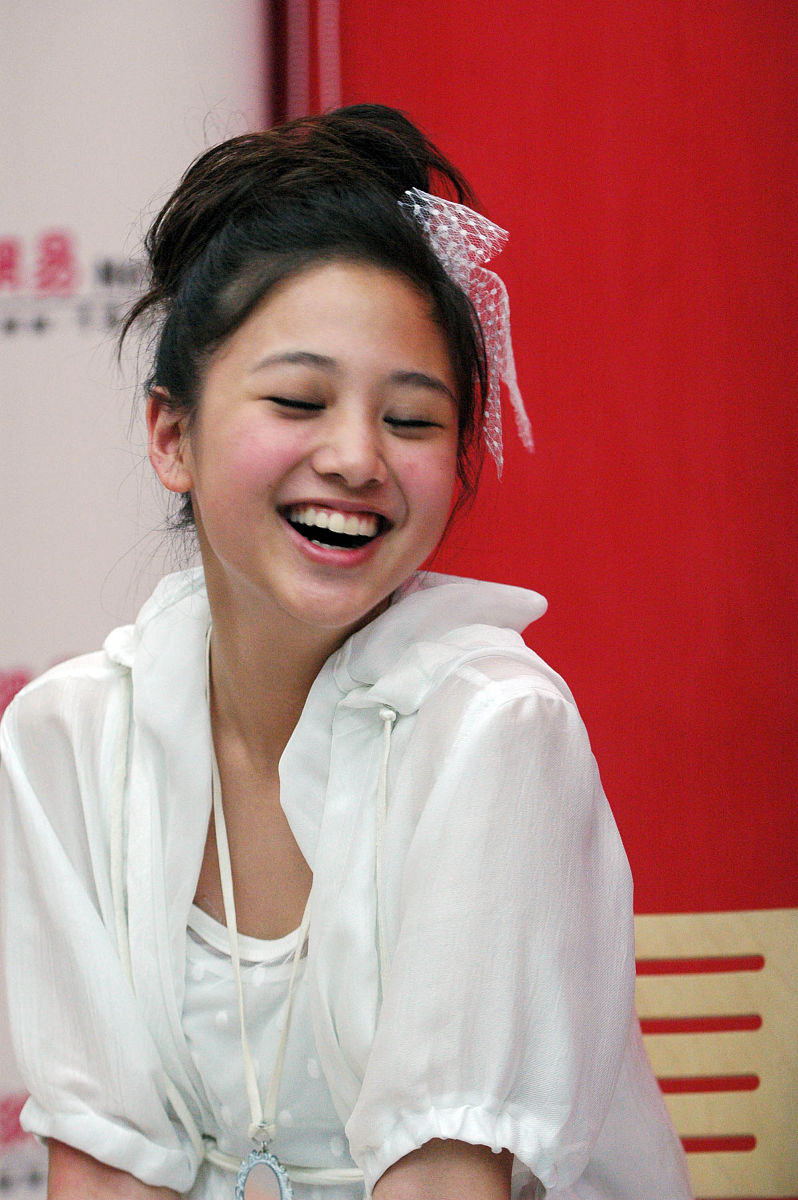 2008年5月<strong>3</strong>日,广州,黑涩会美眉出席内地官网建立发布会.