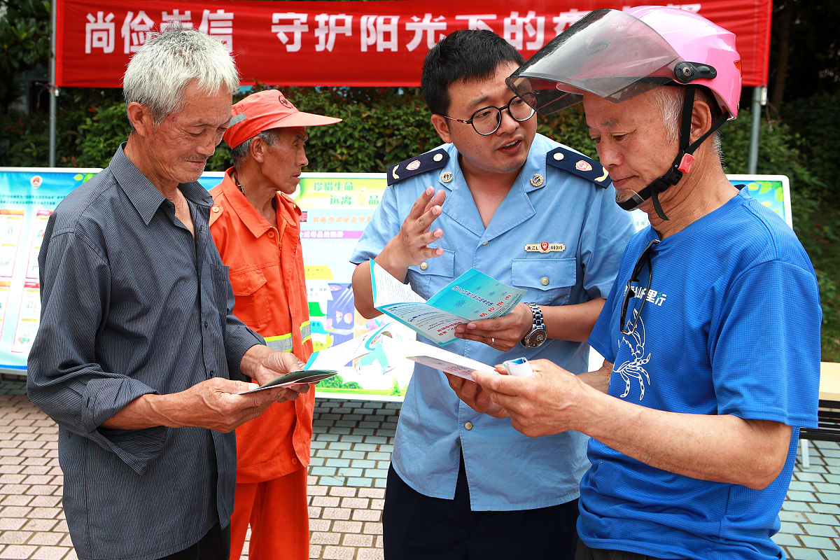 学校安全工作国旗下讲话稿：安全无小事，事事关安全