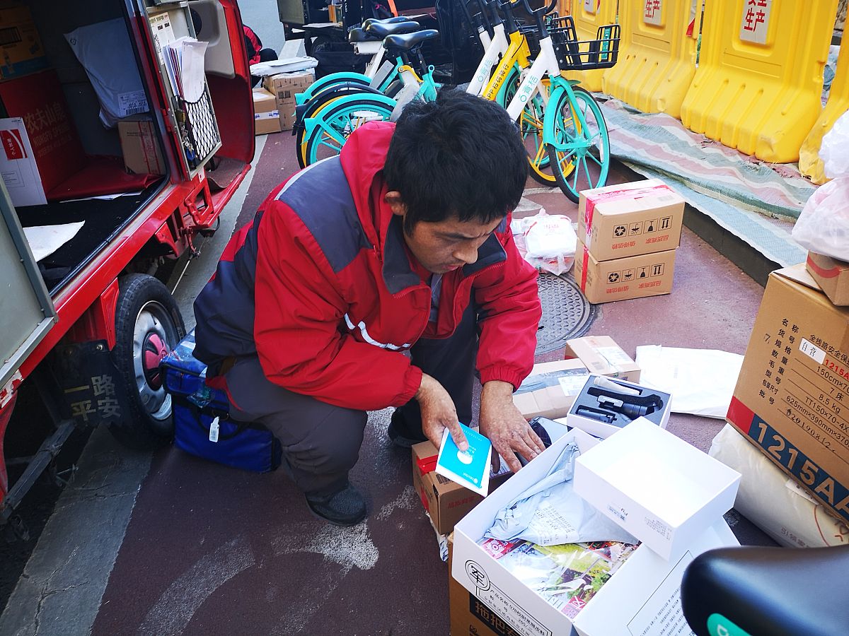 高校快递站客户服务满意度调查及分析—以广东工商职业技术大学菜鸟驿站为例受访者基本情况1000字